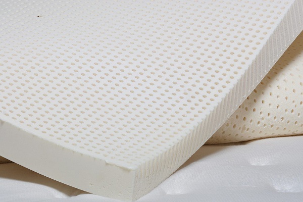 Đệm cao su nhân tạo tốt cho người đau lưng không?