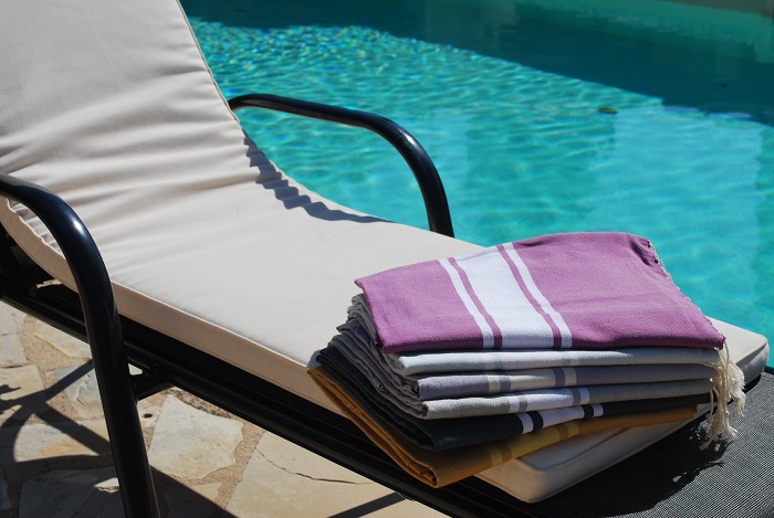 Lưu ý khi chọn mua khăn bể bơi khách sạn