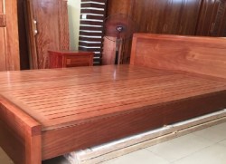 Bộ bàn ghế gỗ xoan đào Hoàng Anh Gia Lai mới 95% thanh lý
