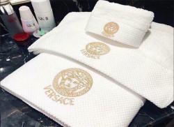 Bộ khăn tắm khách sạn Versace 