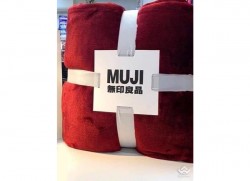 Chăn tuyết Muji nặng 1,6kg màu đỏ tươi
