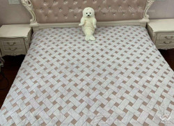 Chăn lông thỏ Pompon kẻ ô màu mã 04 màu nâu hổ phách