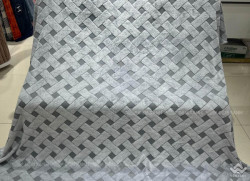Chăn lông thỏ Pompon kẻ ô màu mã 07 màu xám nhạt