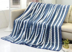 Chăn tuyết lông thỏ Pompon kẻ sọc mã 02 màu xanh dương