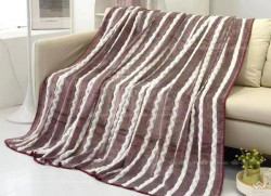 Chăn tuyết lông thỏ Pompon kẻ sọc mã 04 màu nâu đậm