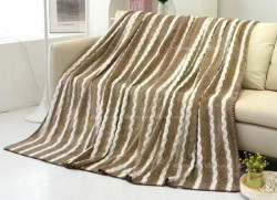 Chăn tuyết lông thỏ Pompon kẻ sọc mã 05 màu nâu nhạt