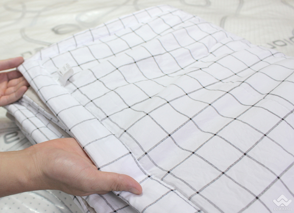 chăn hè đũi Nhật Bản màu trắng họa tiết kể vuông caro